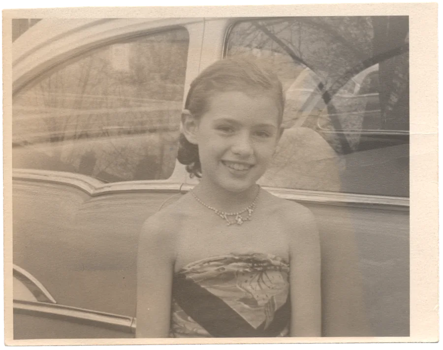 barbara’s collection, no. 1957 — another frame